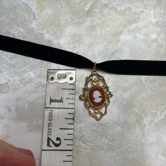 Handmade Upcycled cameo pendant choker necklace - Picture 6 of 6